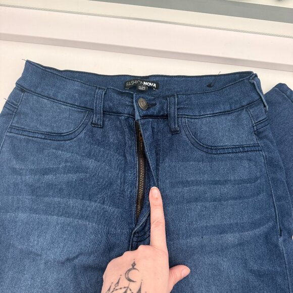 Fashion Nova Ultra-High-Waist Jegging Pants | Dark Wash | Size 11/30 - Picture 3 of 9